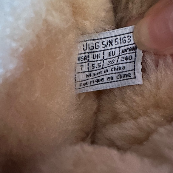 UGG Boots - Picture 4 of 4